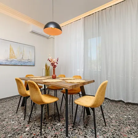 Dk In The Heart Of The Apartment *