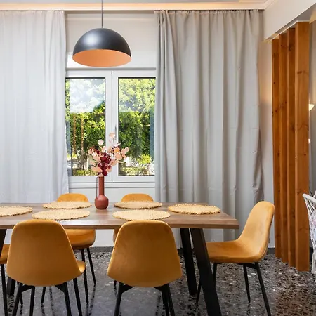 Dk In The Heart Of The Hriszí Aktí Haniá